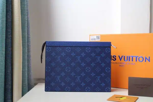 Louis Vuitton Wallet 18