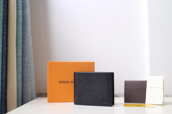 Louis Vuitton CARD HOLDER 9 (Wallet)