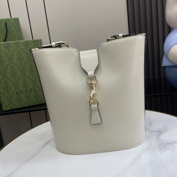 Gucci - GG Medium Bucket Shoulder Bag white