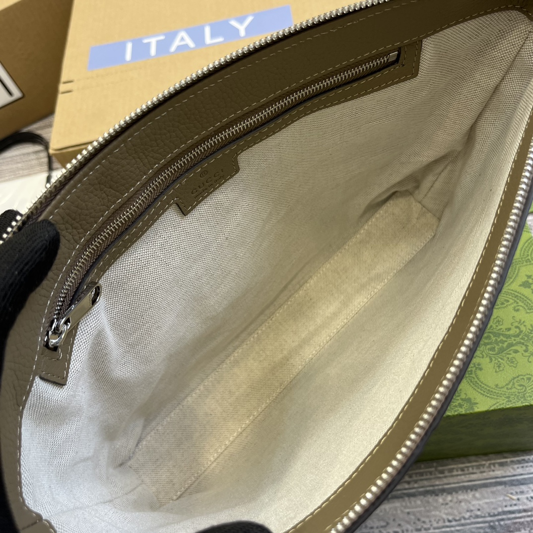 Gucci transforms historical heritage, creativity and innovative spirit into a colorful brand series Model: 696009 Size: 31*25*5cm Color: Blue original leather. - Image 3