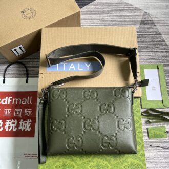 Gucci transforms historical heritage, creativity and innovative spirit into a colorful brand series Model: 696009 Size: 31*25*5cm Color: Blue original leather.