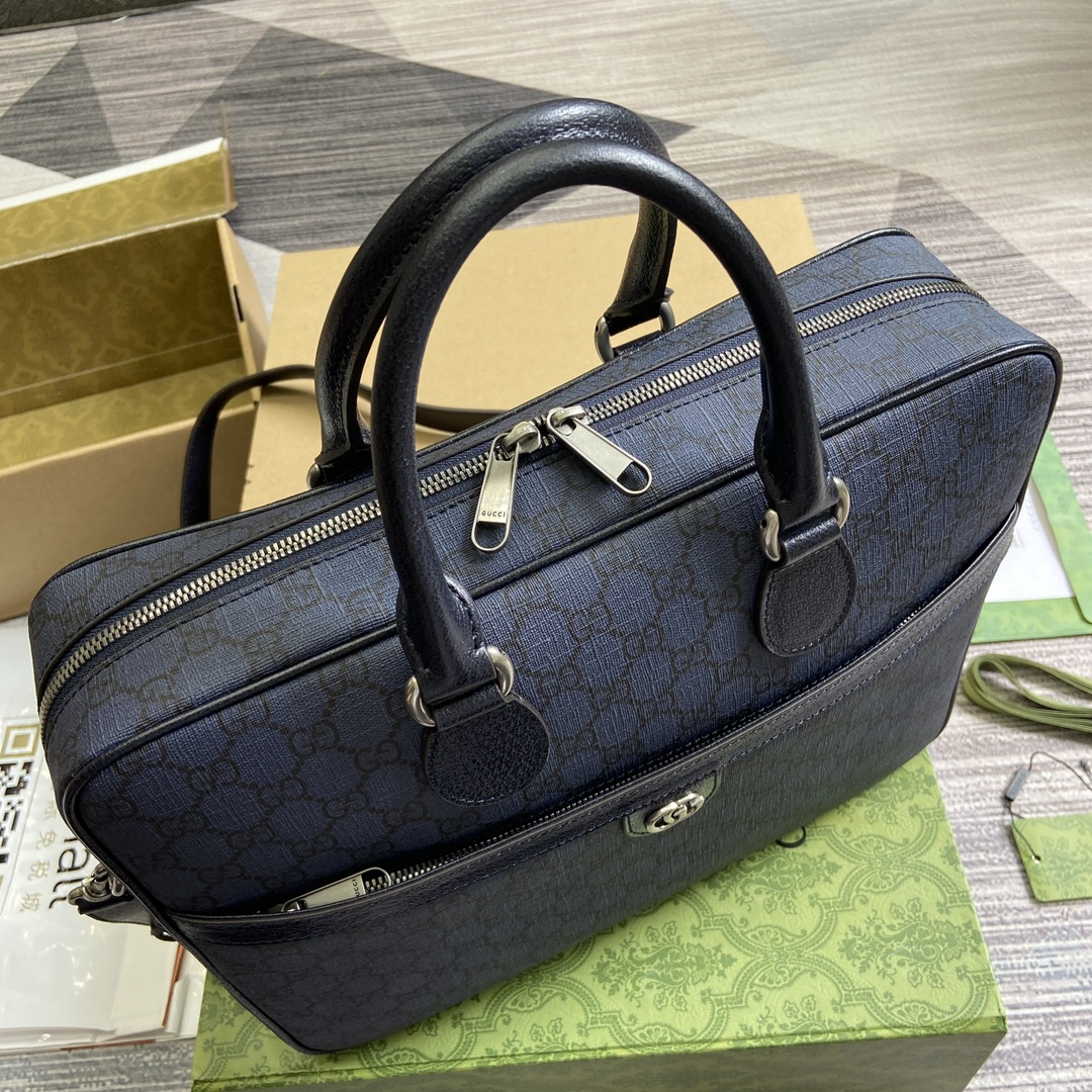 Gucci GG pattern is combined with lightweight structures in neutral colors to give each piece a timeless style Model:792116 Medium size: 36.5x 29x7.5cm Color: blue pvc. - Image 6