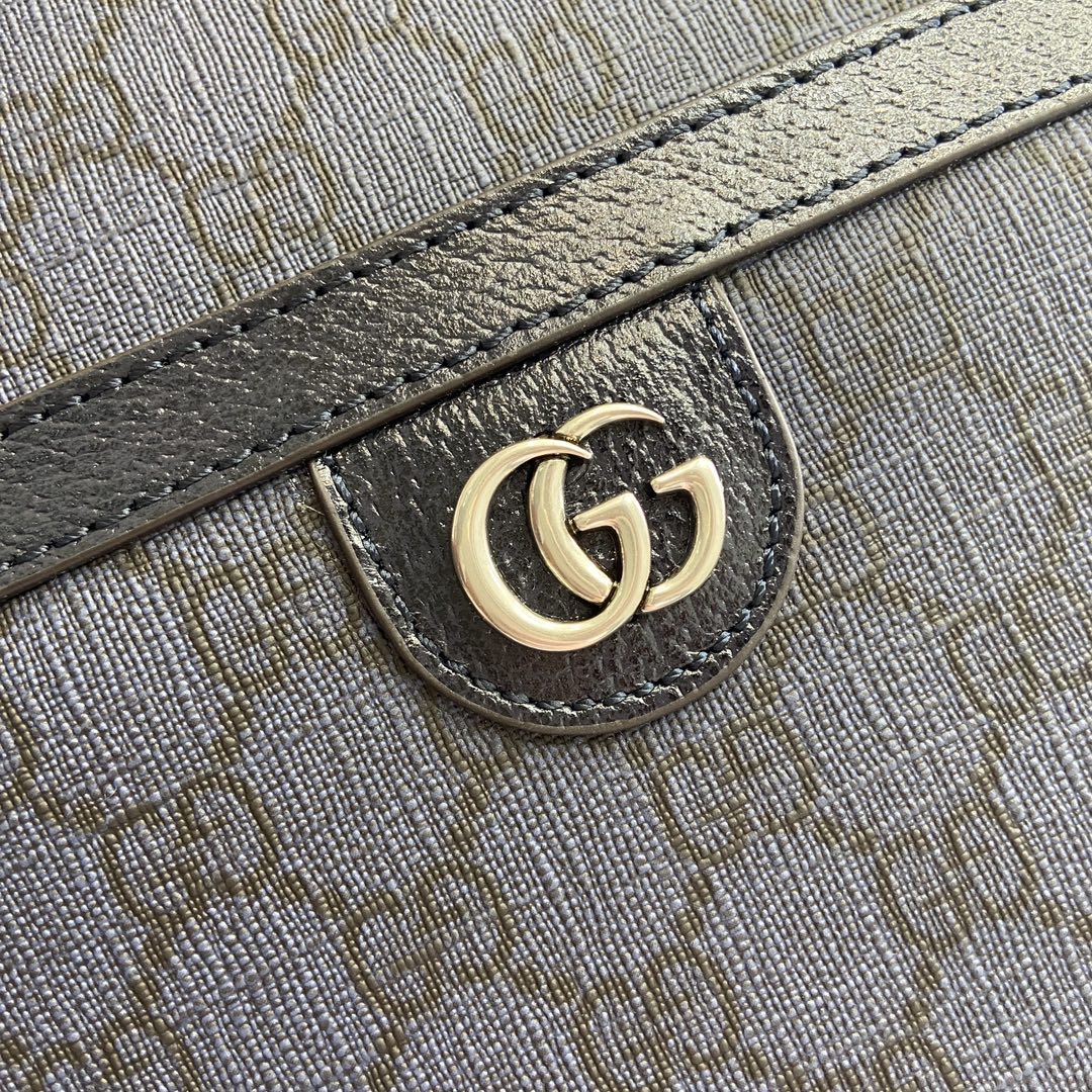 Gucci GG pattern is combined with lightweight structures in neutral colors to give each piece a timeless style Model:792116 Medium size: 36.5x 29x7.5cm Color: blue pvc. - Image 4