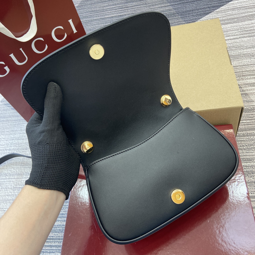 Gucci Blondie series handbags are decorated with the classic logo of the brand series that debuted in the early 1970s. Model:815700. Size: 21.5 (length) x 11 (height) x 8cm (thickness) Color: Black/Canvas. - Image 2