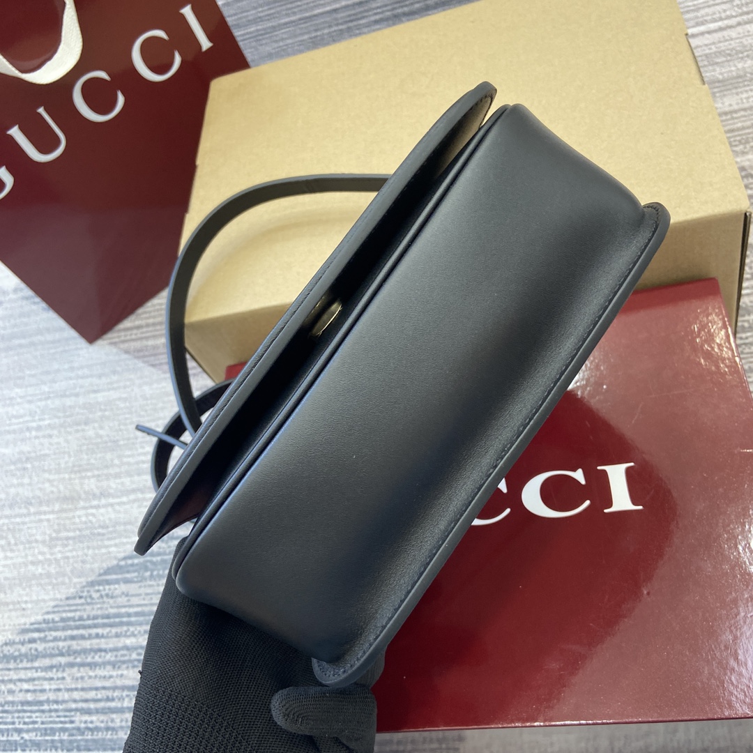 Gucci Blondie series handbags are decorated with the classic logo of the brand series that debuted in the early 1970s. Model:815700. Size: 21.5 (length) x 11 (height) x 8cm (thickness) Color: Black/Canvas. - Image 4