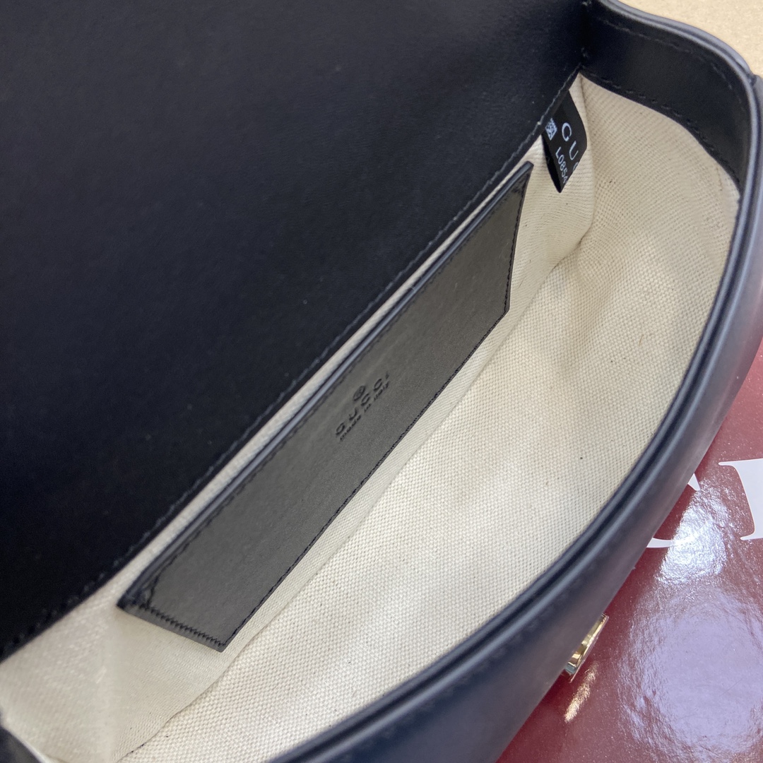 Gucci Blondie series handbags are decorated with the classic logo of the brand series that debuted in the early 1970s. Model:815700. Size: 21.5 (length) x 11 (height) x 8cm (thickness) Color: Black/Canvas. - Image 5
