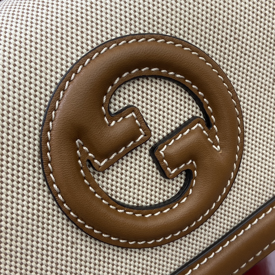 Gucci Blondie series handbags are decorated with the classic logo of the brand series that debuted in the early 1970s. Model:815700. Size: 21.5 (length) x 11 (height) x 8cm (thickness) Color: Brown/Canvas. - Image 10