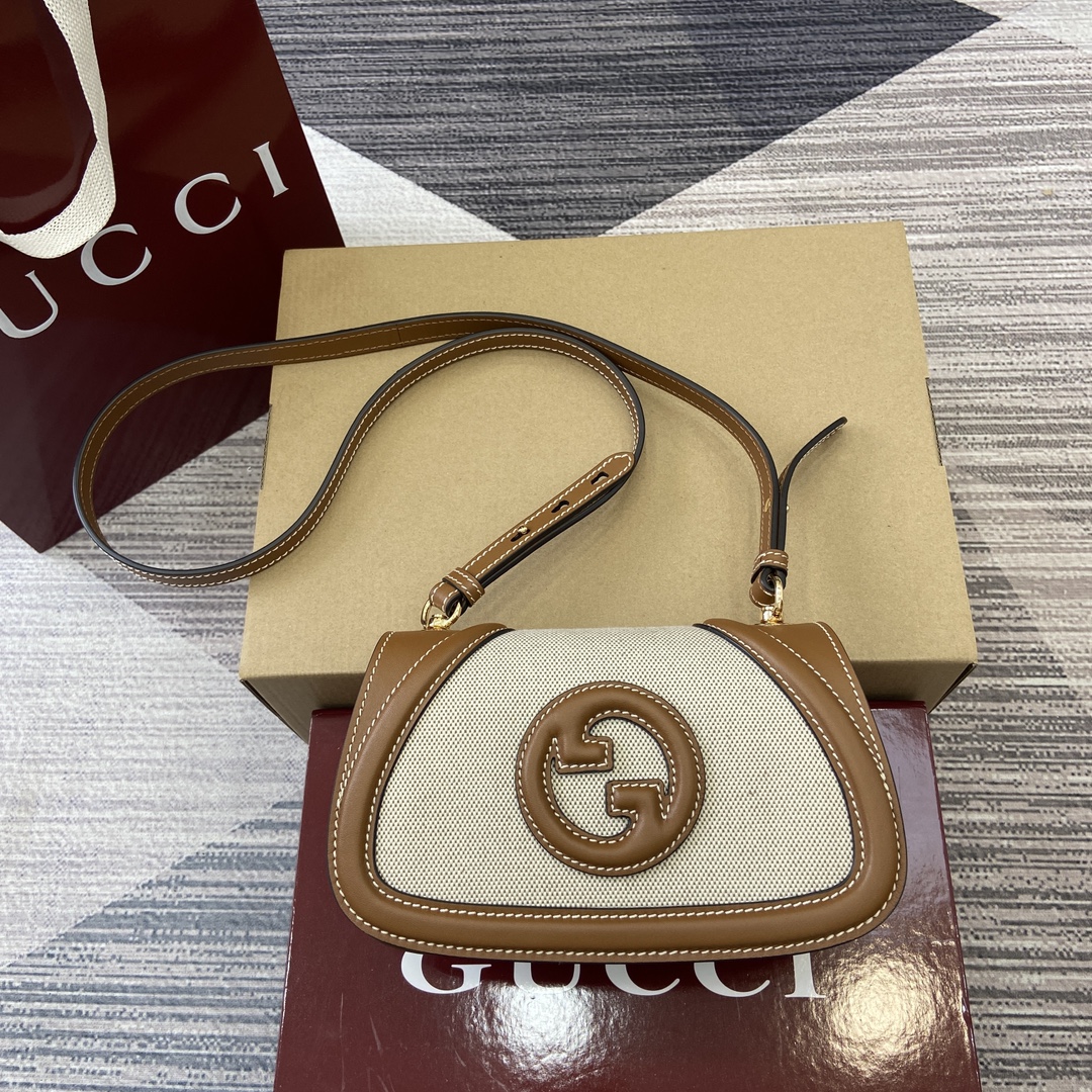 Gucci Blondie series handbags are decorated with the classic logo of the brand series that debuted in the early 1970s. Model:815700. Size: 21.5 (length) x 11 (height) x 8cm (thickness) Color: Brown/Canvas.