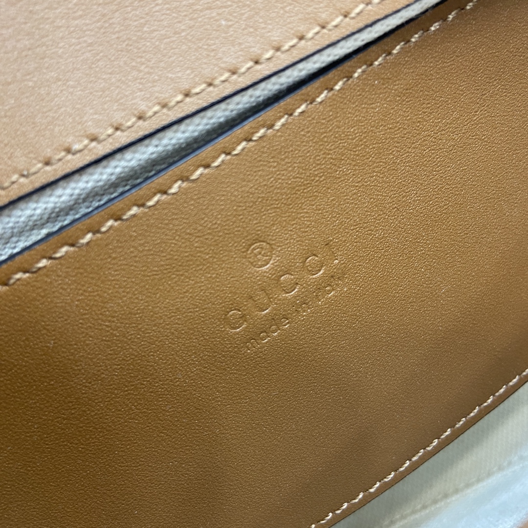 Gucci Blondie series handbags are decorated with the classic logo of the brand series that debuted in the early 1970s. Model:815700. Size: 21.5 (length) x 11 (height) x 8cm (thickness) Color: Brown/Canvas. - Image 2