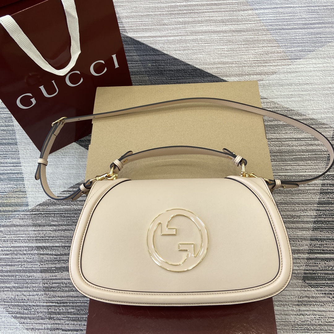Gucci Blondie series handbags are decorated with the brand's classic logo that debuted in the early 1970s Model:815719. Size: 32 (length) x 17 (height) x 10cm (thickness) Color: New light pink original leather.