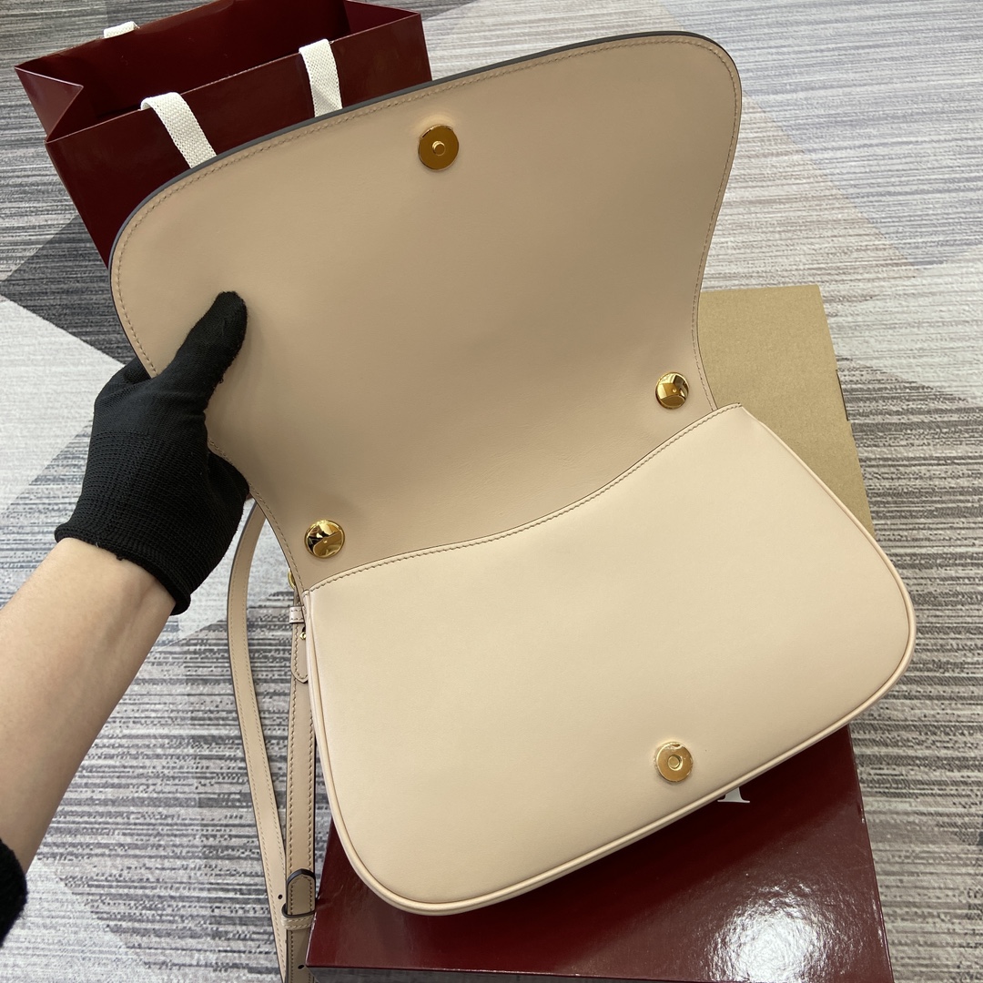 Gucci Blondie series handbags are decorated with the brand's classic logo that debuted in the early 1970s Model:815719. Size: 32 (length) x 17 (height) x 10cm (thickness) Color: New light pink original leather. - Image 2