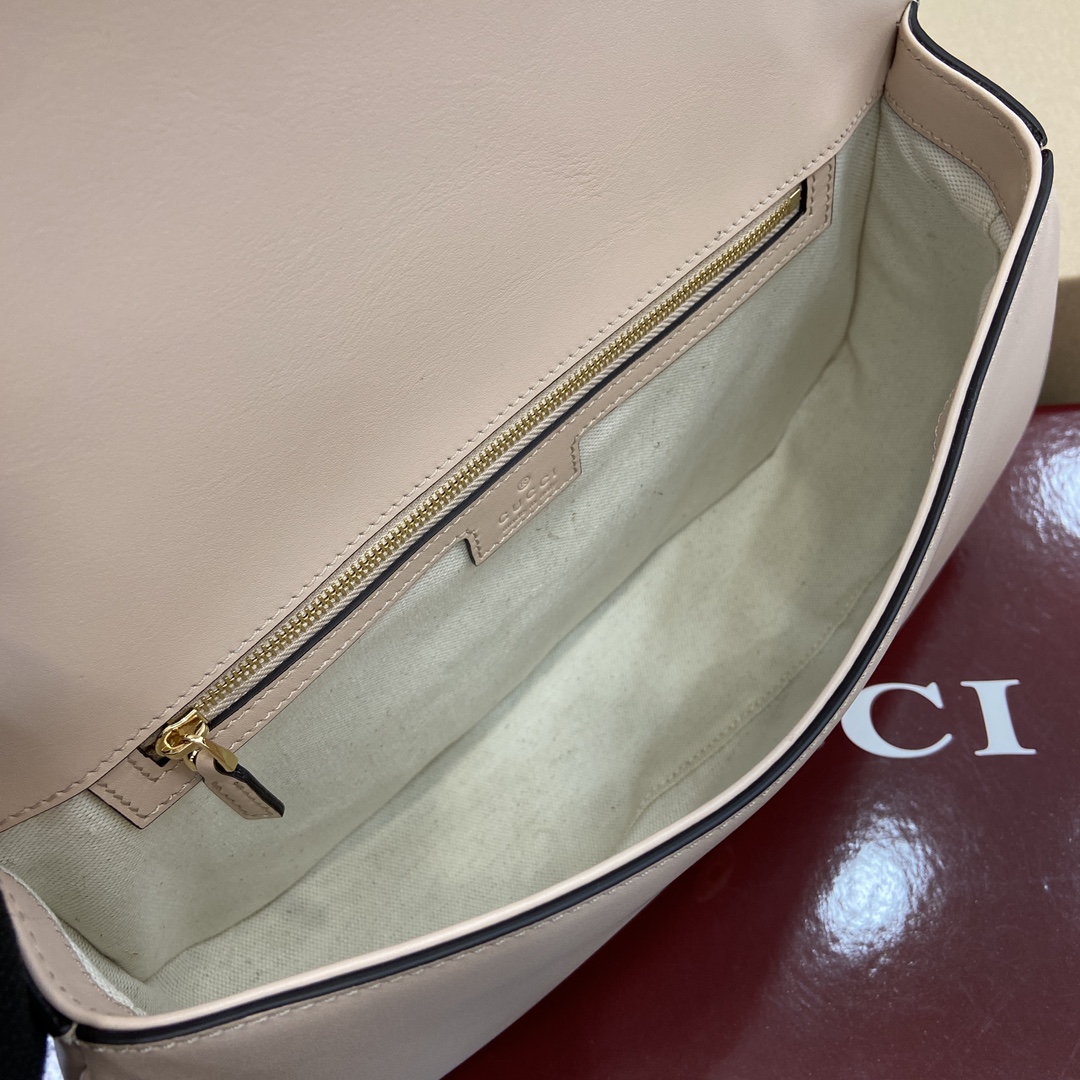 Gucci Blondie series handbags are decorated with the brand's classic logo that debuted in the early 1970s Model:815719. Size: 32 (length) x 17 (height) x 10cm (thickness) Color: New light pink original leather. - Image 5