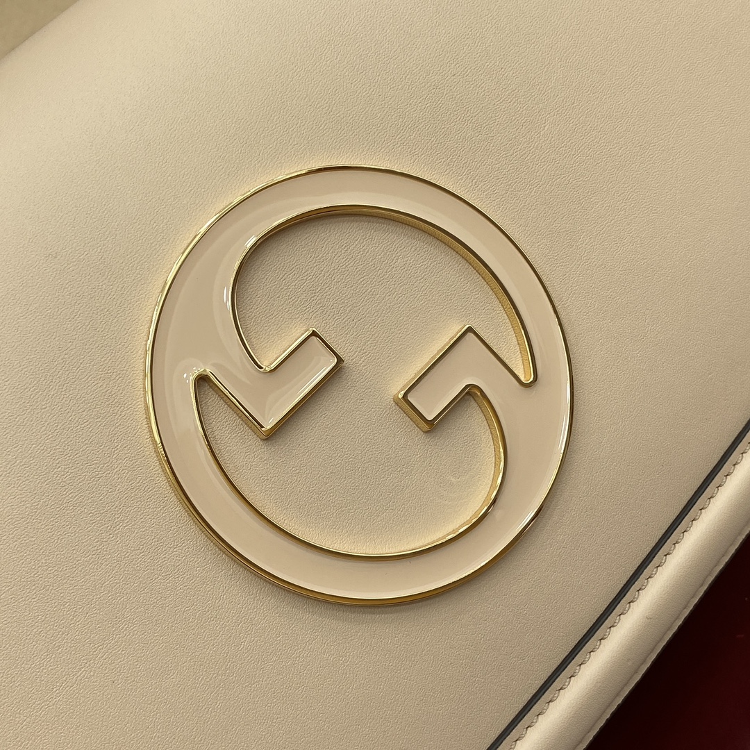 Gucci Blondie series handbags are decorated with the brand's classic logo that debuted in the early 1970s Model:815719. Size: 32 (length) x 17 (height) x 10cm (thickness) Color: New light pink original leather. - Image 9