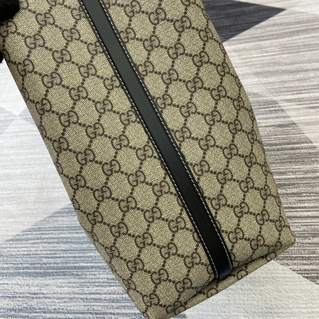 Gucci GG Emblem collection reinterprets the Maison's timeless elegance and craftsmanship Model number:815212. Dimensions: 45.5 (W) x 30 (H) x 16cm (D) Color: black/pvc. Search - Image 5