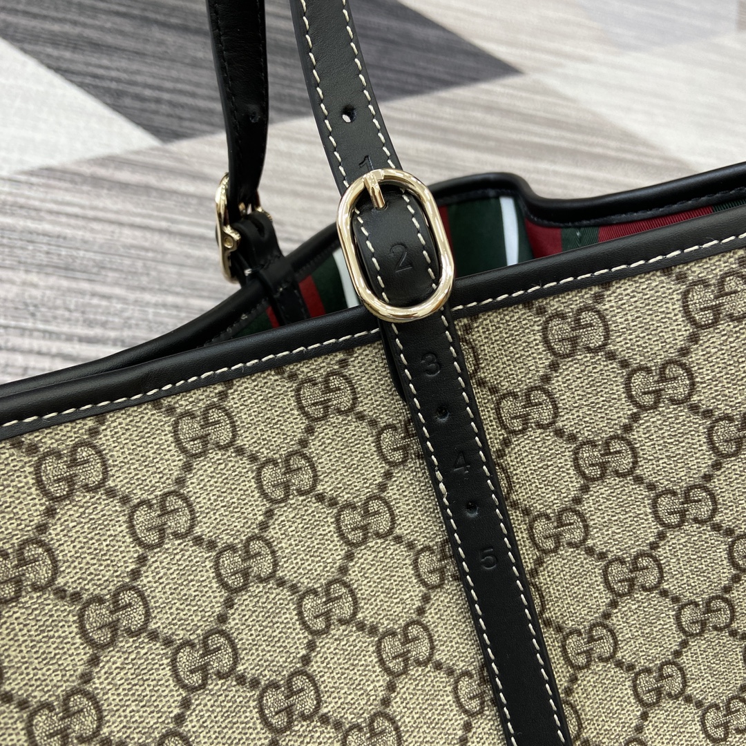 Gucci GG Emblem collection reinterprets the Maison's timeless elegance and craftsmanship Model number:815212. Dimensions: 45.5 (W) x 30 (H) x 16cm (D) Color: black/pvc. Search - Image 7
