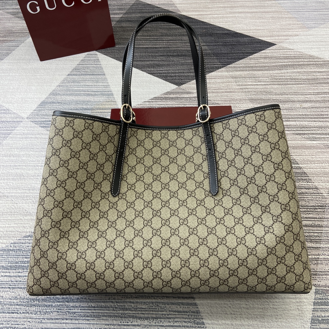 Gucci GG Emblem collection reinterprets the Maison's timeless elegance and craftsmanship Model number:815212. Dimensions: 45.5 (W) x 30 (H) x 16cm (D) Color: black/pvc. Search - Image 11