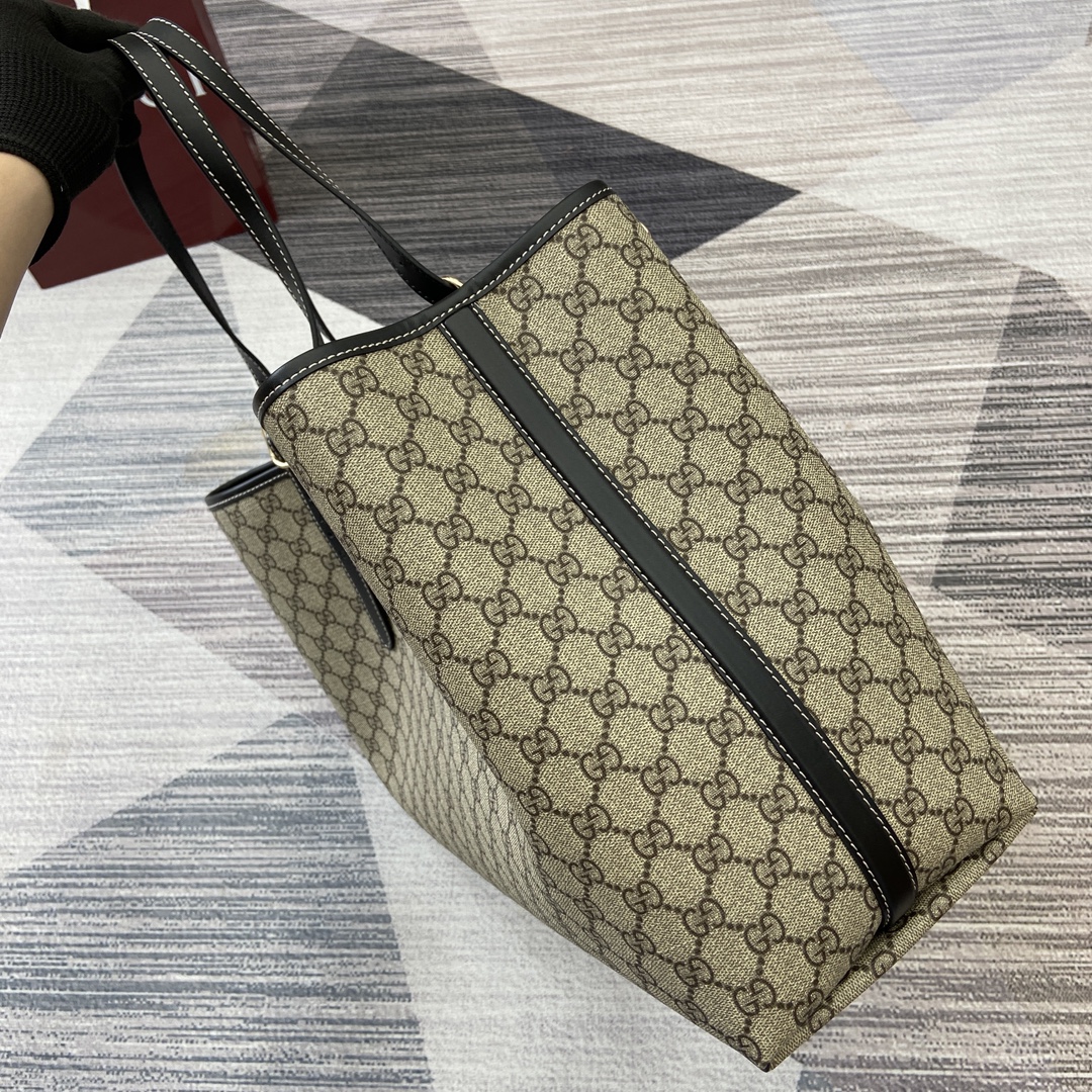 Gucci GG Emblem collection reinterprets the Maison's timeless elegance and craftsmanship Model number:815212. Dimensions: 45.5 (W) x 30 (H) x 16cm (D) Color: black/pvc. Search - Image 10