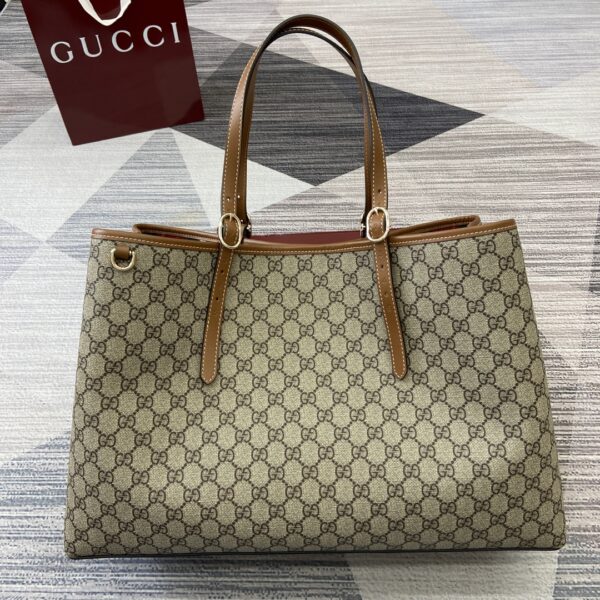 Gucci  GG Emblem collection reinterprets the Maison's timeless elegance and craftsmanship Model number:815212. Dimensions: 45.5 (W) x 30 (H) x 16cm (D) Color: brown/pvc.