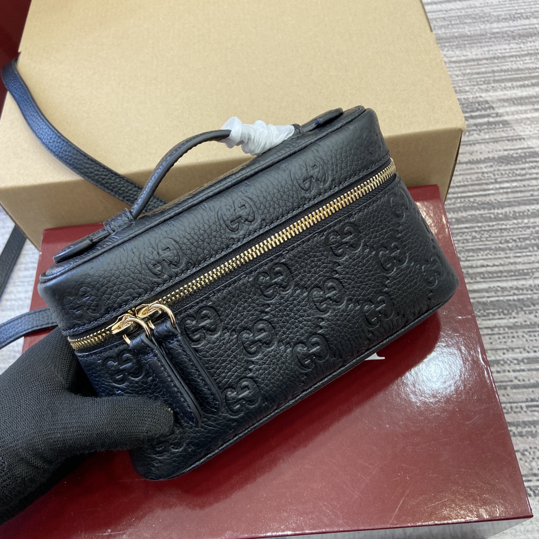 Gucci GG Emblem series super mini handbag Model number: 815949. Size: 20 (W) x 12 (H) x 5cm (D) Color: embossed leather/original leather. - Image 9