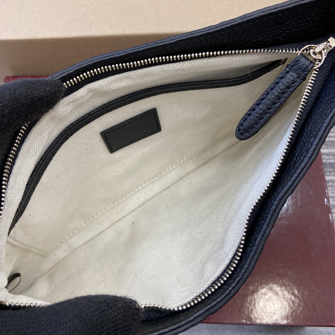 Gucci GG Emblem series small shoulder bag Model:815277. Size: 29.5 (W) x 16 (H) x 2cm (D) Color: embossed leather/original leather - Image 3