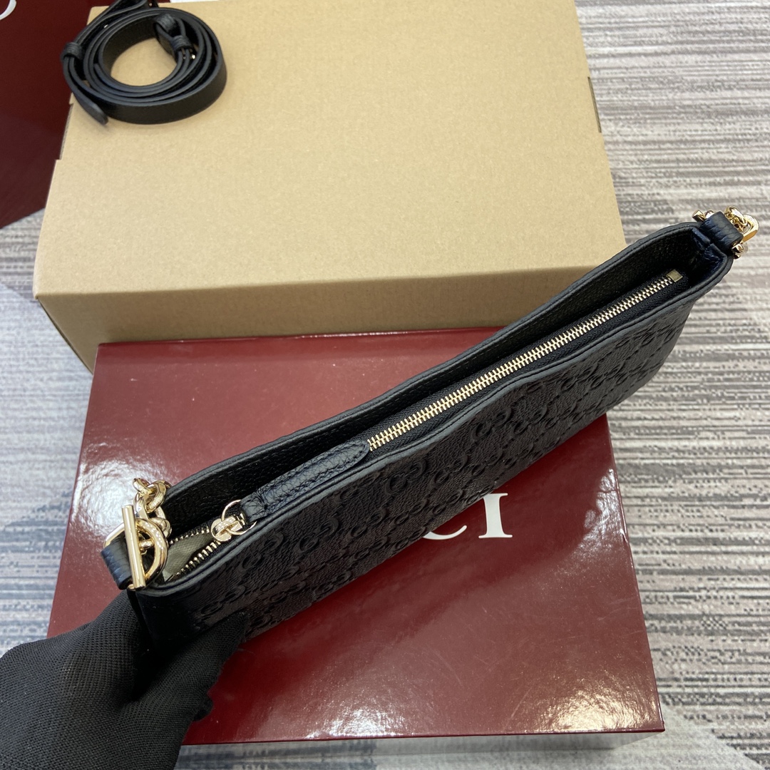 Gucci GG Emblem series small shoulder bag Model:815277. Size: 29.5 (W) x 16 (H) x 2cm (D) Color: embossed leather/original leather - Image 8