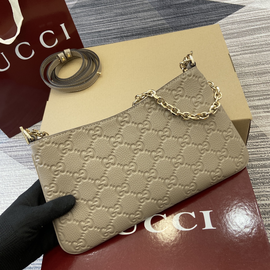 Gucci GG Emblem series small shoulder bag Model:815277. Size: 29.5 (W) x 16 (H) x 2cm (D) Color: Beige embossed leather/original leather. - Image 6
