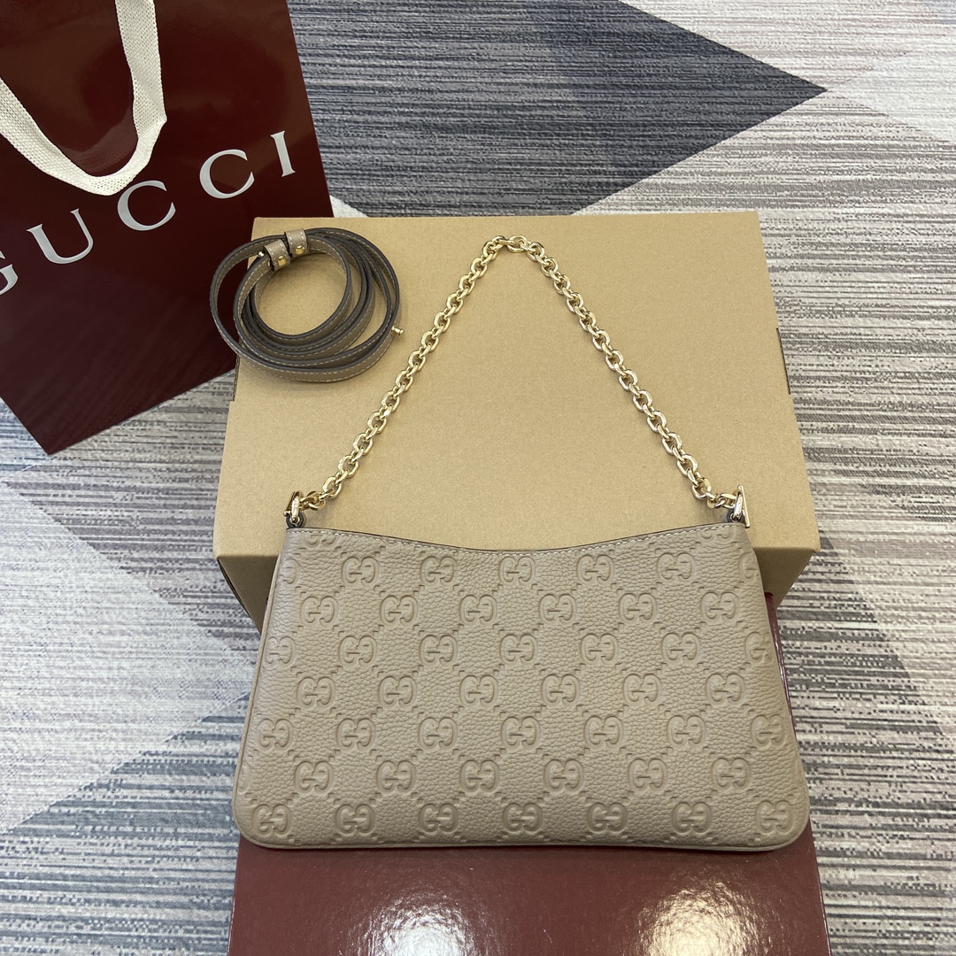 Gucci GG Emblem series small shoulder bag Model:815277. Size: 29.5 (W) x 16 (H) x 2cm (D) Color: Beige embossed leather/original leather. - Image 10