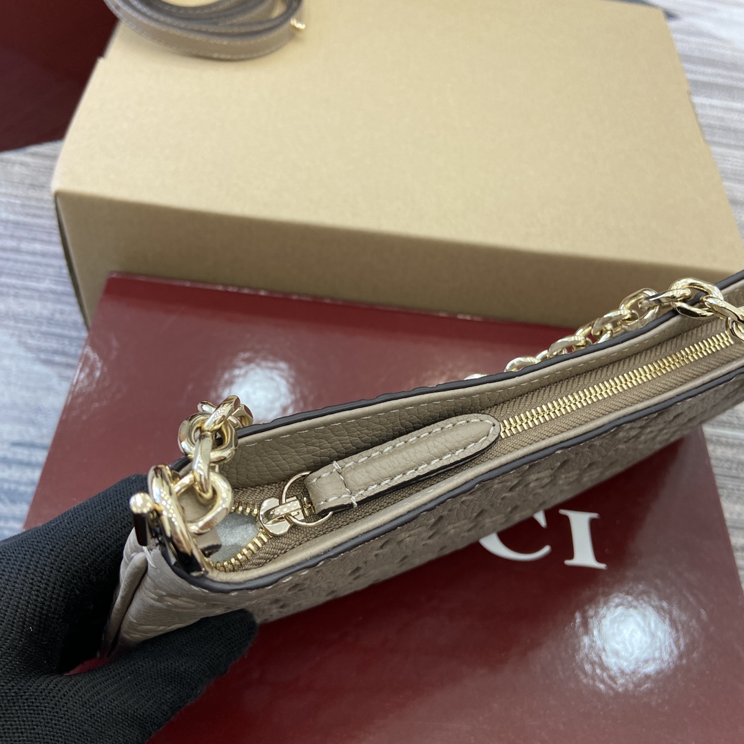 Gucci GG Emblem series small shoulder bag Model:815277. Size: 29.5 (W) x 16 (H) x 2cm (D) Color: Beige embossed leather/original leather. - Image 7