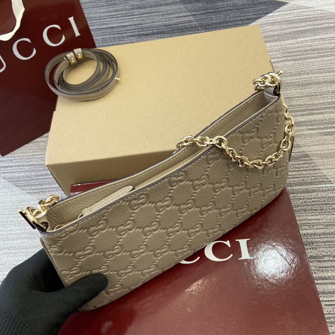 Gucci GG Emblem series small shoulder bag Model:815277. Size: 29.5 (W) x 16 (H) x 2cm (D) Color: Beige embossed leather/original leather. - Image 8