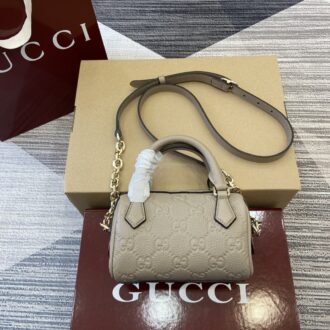 Gucci Emblem series super mini handbag Model:815256. Size: 16.5 (length) x 10 (width) x 8cm (thickness) Color: Taupe Full Leather/Original Leather.