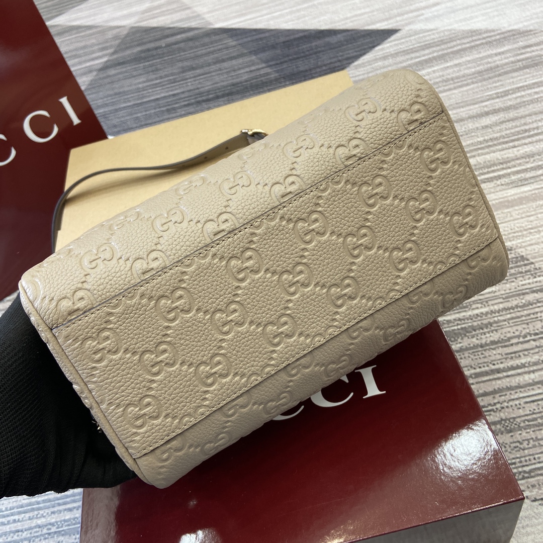 Gucci GG Emblem series shoulder bag Model:815255. Size: 25.5 (length) x 16 (width) x 14 cm (thickness) Color: lychee grain/original leather. - Image 7