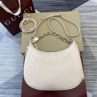 Gucci GG Emblem series medium shoulder bag Model:820453. Dimensions: 32 (W) x 24 (H) x 7cm (D) Color: Pink Embossed Leather/Original Leather.