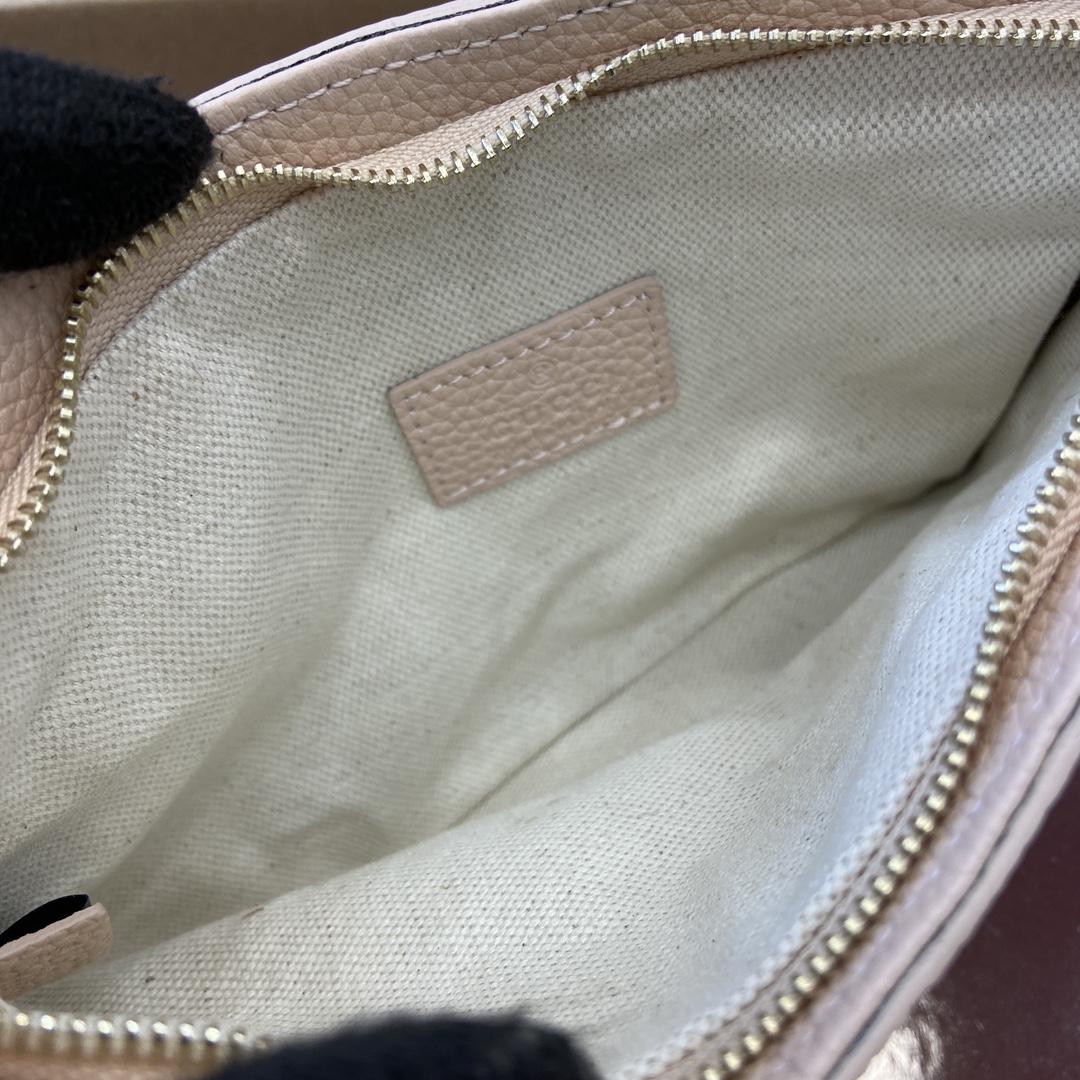 Gucci GG Emblem series super mini handbag Model number:815278. Dimensions: 23 (length) x 12 (width) x 2 (thickness) Color: Powder pressed full leather/original leather. - Image 5