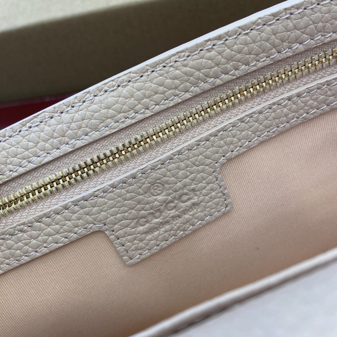 Gucci GG Emblem series super soft lychee pink embossed/full leather chain bag Model:818705. Size: 20 (length) x 12.5 (width) x 4cm (thickness) Color: Pink full leather/original leather. - Image 2