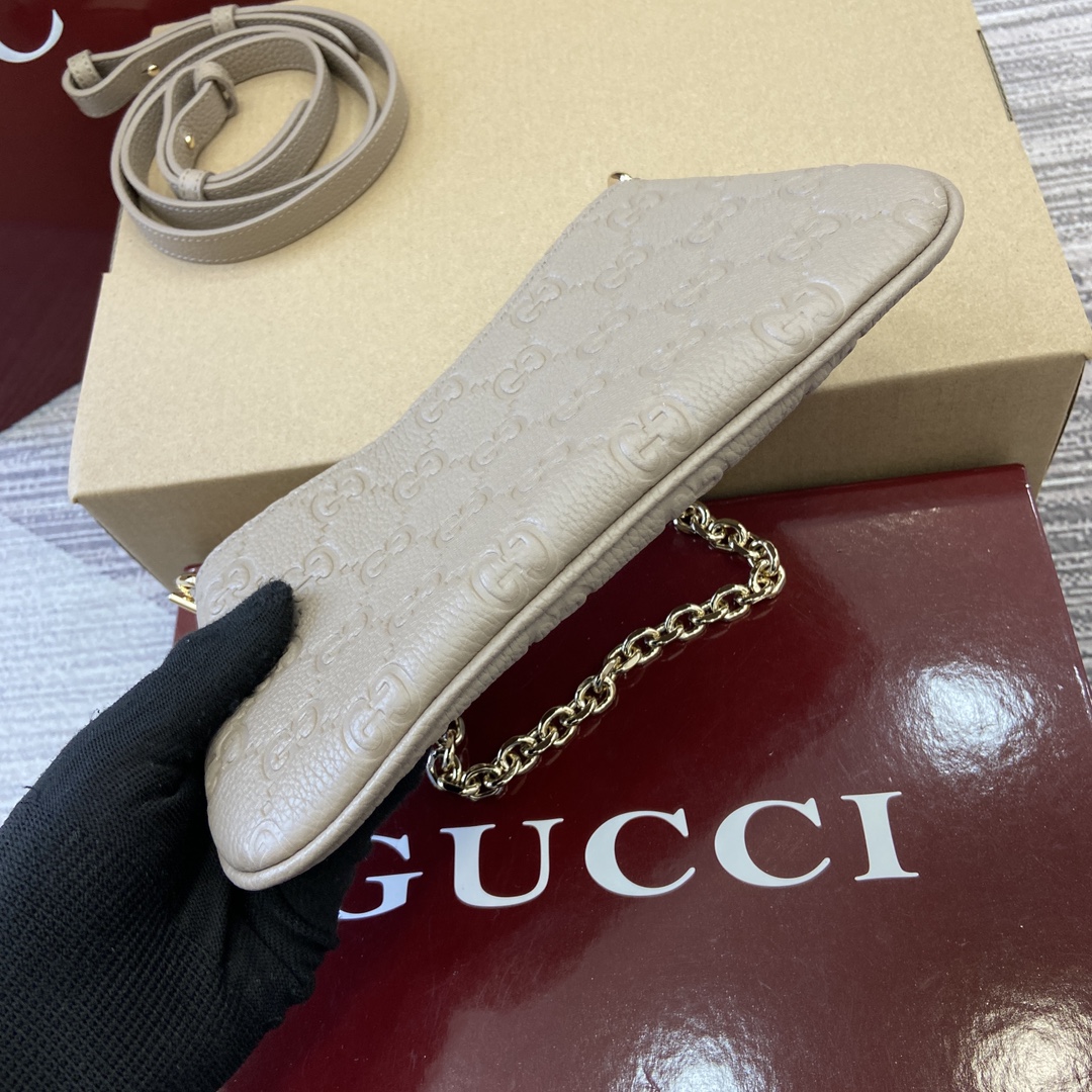 Gucci GG Emblem series small shoulder bag Model number:815278. Dimensions: 23 (length) x 12 (width) x 2 (thickness) Color: Taupe Full Leather/Original Leather. - Image 6