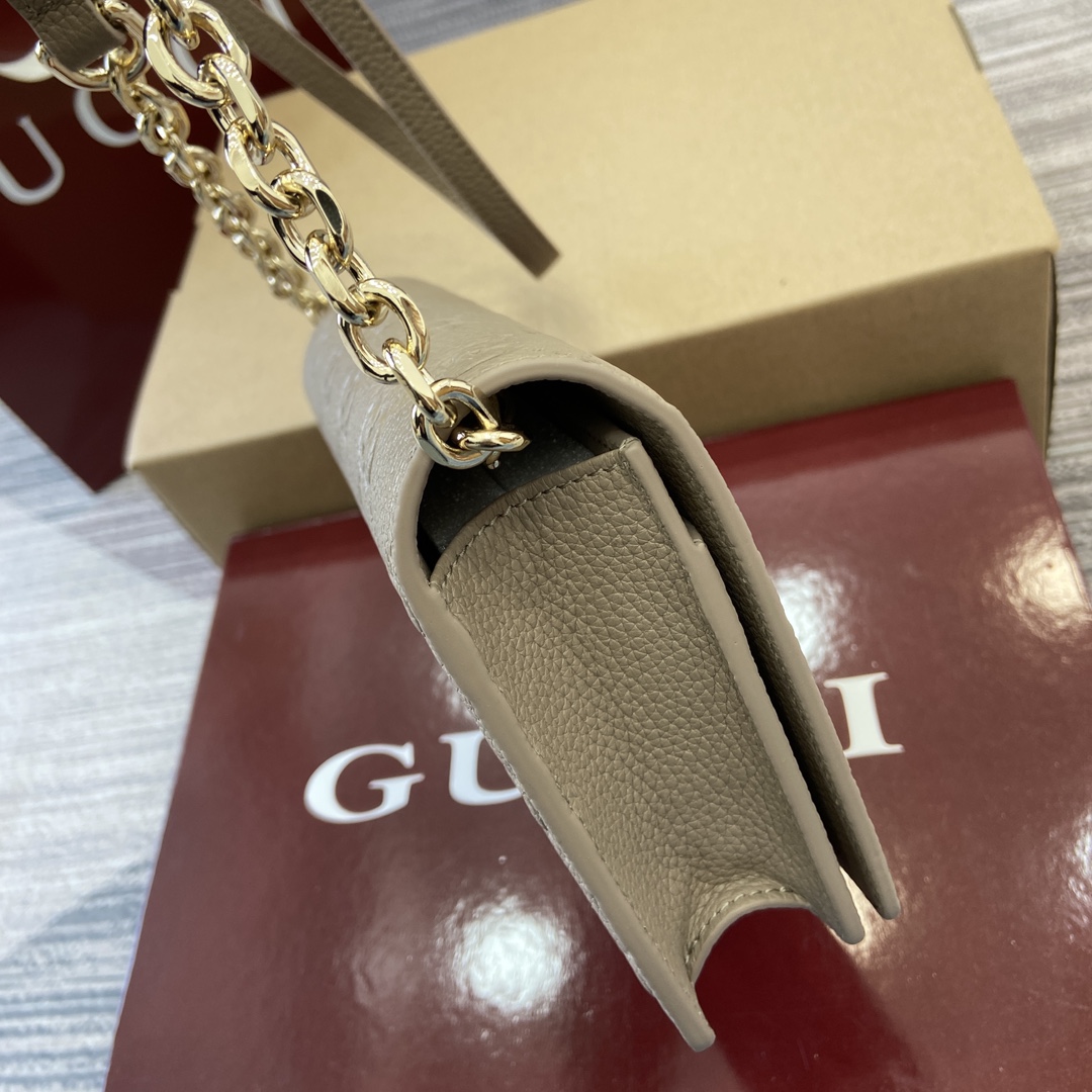 Gucci GG Emblem series shoulder bag Model:818705. Size: 20 (length) x 12.5 (width) x 4cm (thickness) Color: Taupe Full Leather/Original Leather. - Image 9
