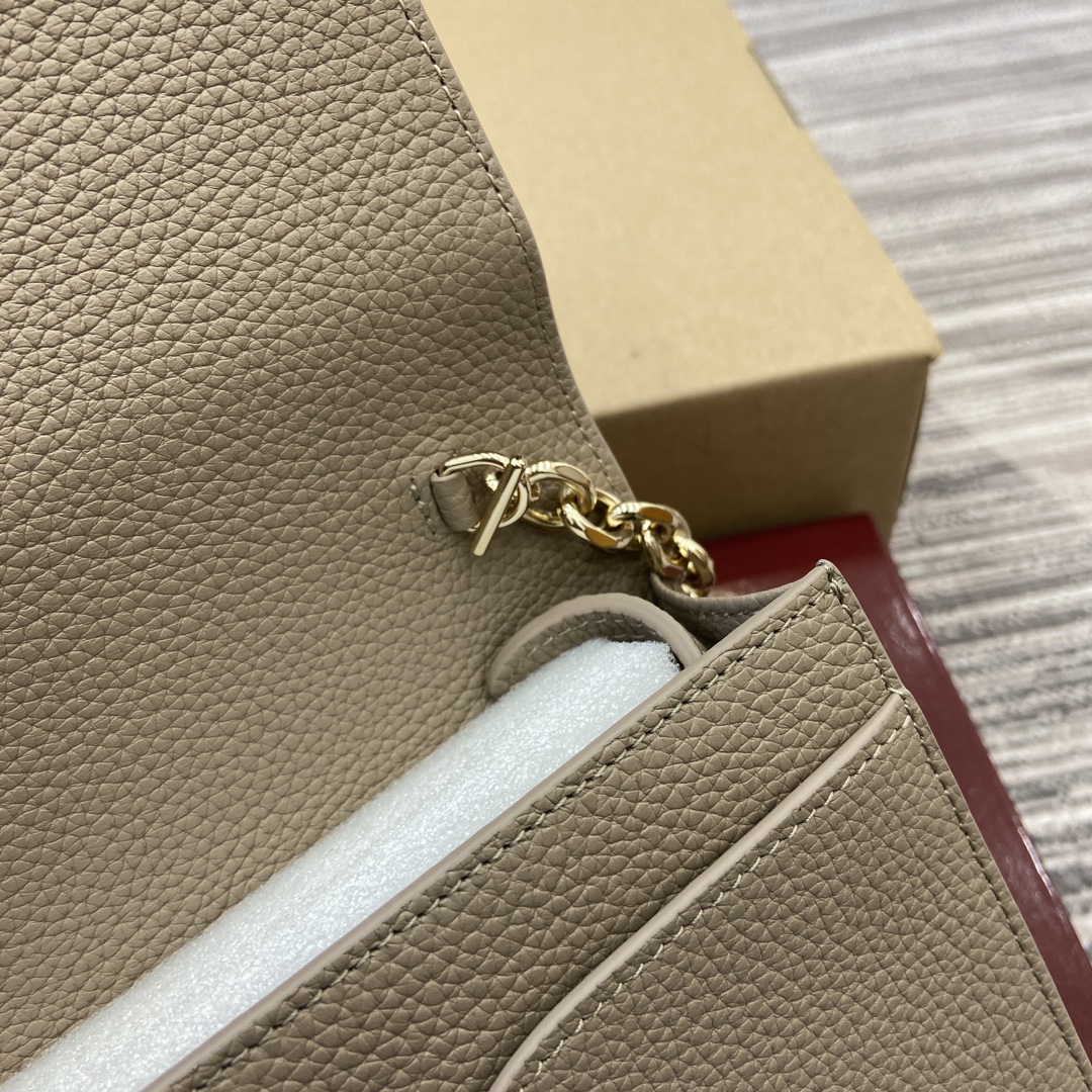 Gucci GG Emblem series shoulder bag Model:818705. Size: 20 (length) x 12.5 (width) x 4cm (thickness) Color: Taupe Full Leather/Original Leather. - Image 4