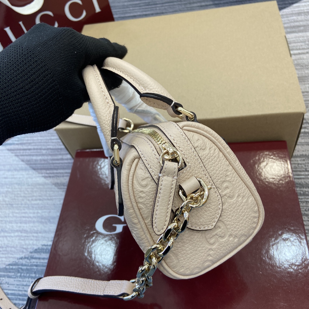 Gucci GG Emblem series super mini handbag Model:815256. Size: 16.5 (length) x 10 (width) x 8cm (thickness) Color: Pink full leather/original leather. Search - Image 10