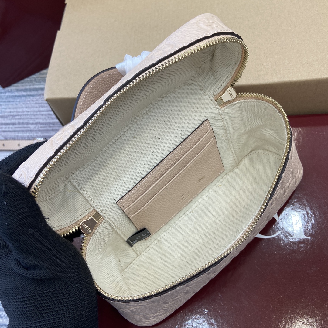 Gucci GG Emblem series super mini handbag Model number: 815949. Size: 20 (W) x 12 (H) x 5cm (D) Color: Pink Embossed Leather/Original Leather. - Image 3