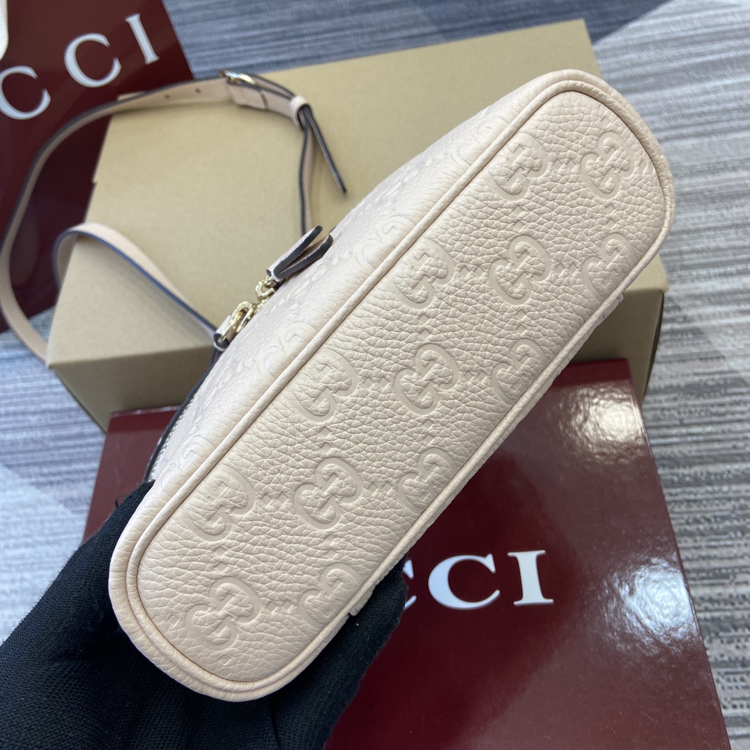 Gucci GG Emblem series super mini handbag Model number: 815949. Size: 20 (W) x 12 (H) x 5cm (D) Color: Pink Embossed Leather/Original Leather. - Image 5