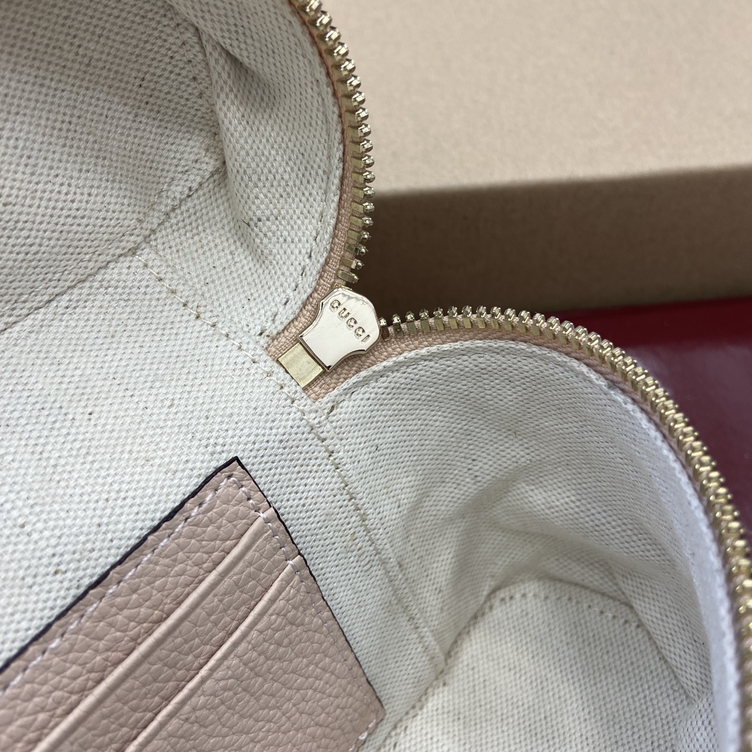 Gucci GG Emblem series super mini handbag Model number: 815949. Size: 20 (W) x 12 (H) x 5cm (D) Color: Pink Embossed Leather/Original Leather. - Image 2