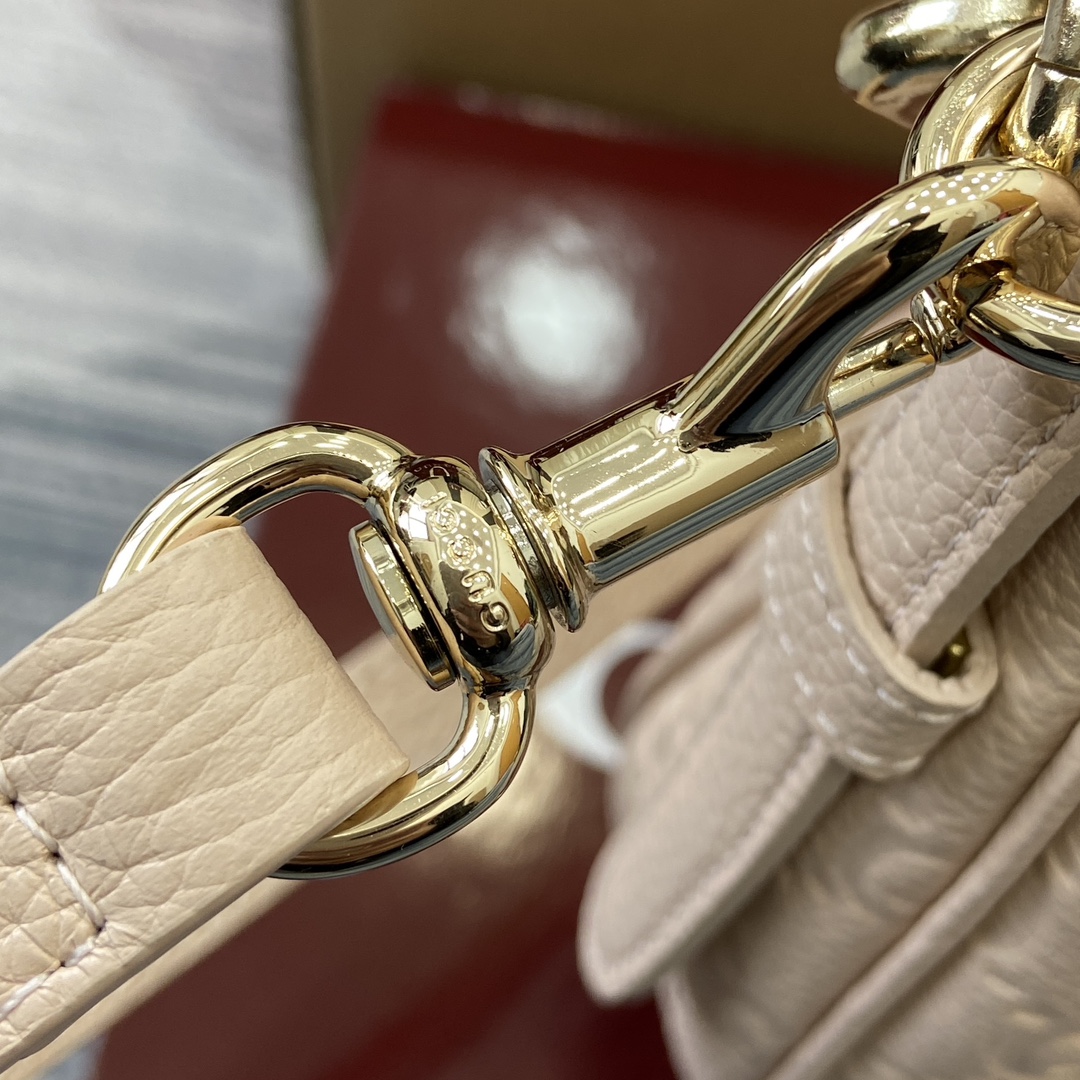 Gucci GG Emblem series medium shoulder Model:820453. Dimensions: 32 (W) x 24 (H) x 7cm (D) Color: Pink pressed leather/Original leather. - Image 5