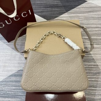 Gucci GG Emblem series shoulder bag Model:815263. Size: 29 (length) x 17 (width) x 10cm (thickness) Color: Grey pressed full leather/original leather