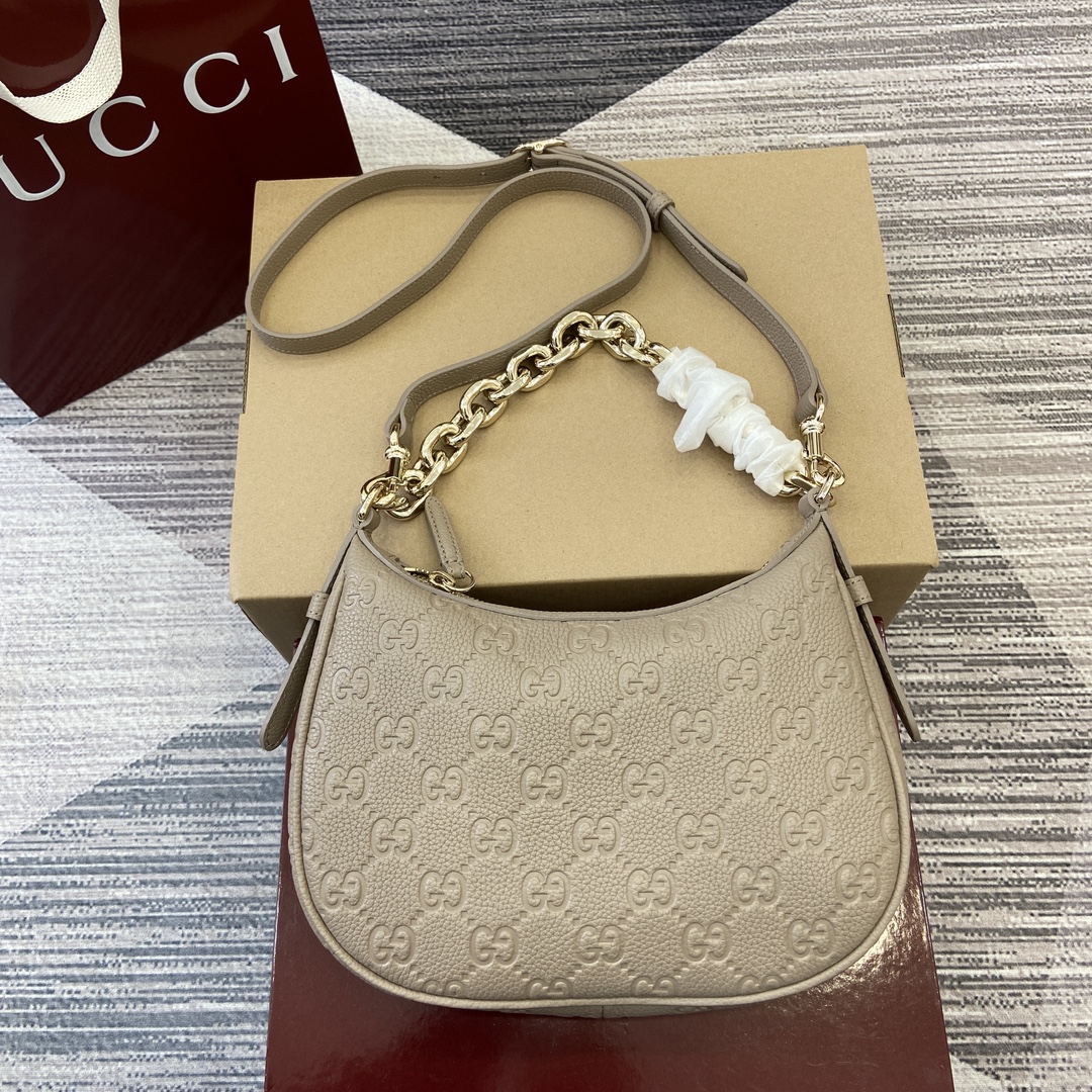 Gucci GG Emblem series small shoulder bag Model:815263. Size: 29 (length) x 17 (width) x 10cm (thickness) Color: Grey pressed full leather/original leather.