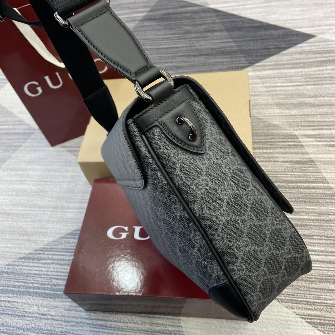 Gucci GG Emblem series of men's travel items reinterprets the brand's timeless elegance and exquisite craftsmanship Model:821154. Dimensions: 29cm (W) x 23cm (H) x 7.5cm (D) Weight: Approx. 0.85 kg Color: black leather/original leather. - Image 8