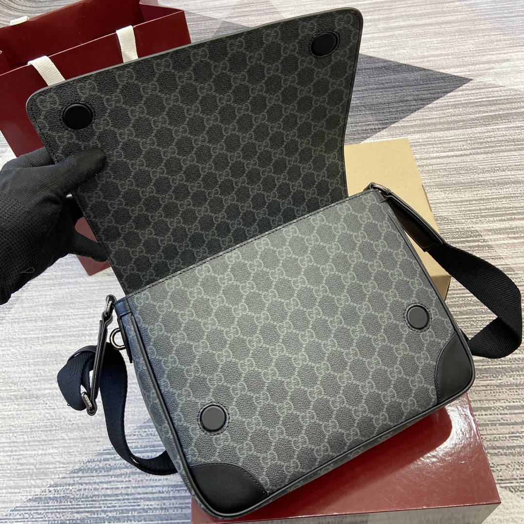 Gucci GG Emblem series of men's travel items reinterprets the brand's timeless elegance and exquisite craftsmanship Model:821154. Dimensions: 29cm (W) x 23cm (H) x 7.5cm (D) Weight: Approx. 0.85 kg Color: black leather/original leather. - Image 5