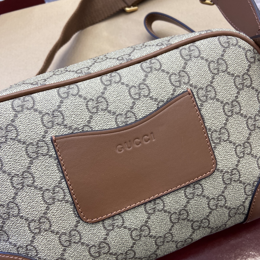 Gucci GG Emblem series of men's travel items reinterprets the brand's timeless elegance and exquisite craftsmanship Model:821154. Dimensions: 29cm (W) x 23cm (H) x 7.5cm (D) Weight: Approx. 0.85 kg Color: black leather/original leather. - Image 9