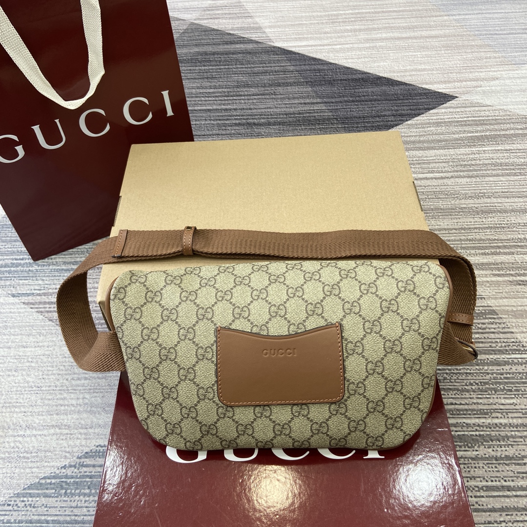 Gucci GG Emblem series of men's travel items reinterprets Model:821154. Dimensions: 29cm (W) x 23cm (H) x 7.5cm (D) Weight: Approx. 0.85 kg Color: black leather/original leather Model number: 821164. Dimensions: 28cm (W) x 17cm (H) x 6cm (D) Color: brown/pvc. - Image 10