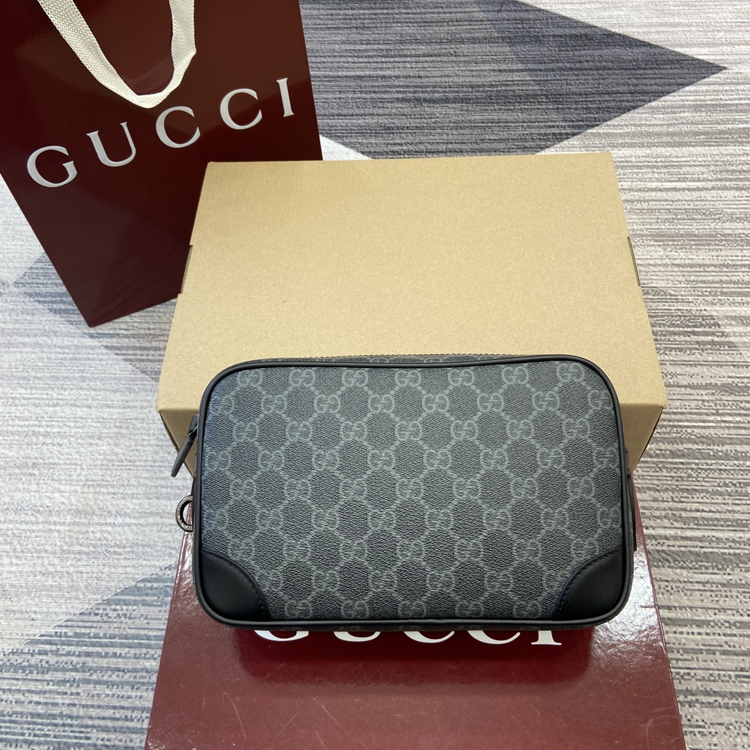 Gucci GG Emblem series reinterprets the brand's timeless elegance and exquisite craftsmanship Model number: 821164. Dimensions: 23.5 cm (W) x 15 cm (H) x 6 cm (D) Weight: Approx. 0.3 kg Color: black/pvc. - Image 10