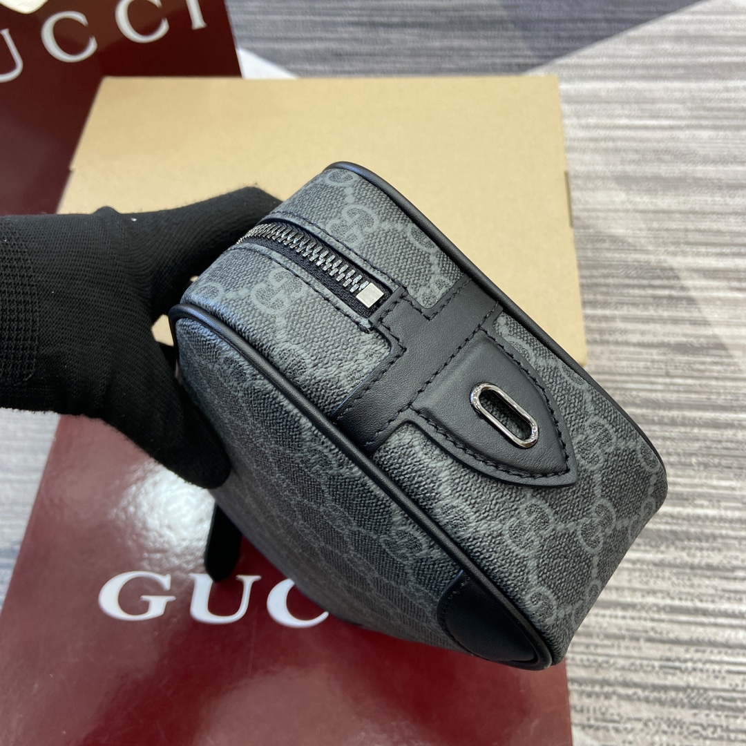 Gucci GG Emblem series reinterprets the brand's timeless elegance and exquisite craftsmanship Model number: 821164. Dimensions: 23.5 cm (W) x 15 cm (H) x 6 cm (D) Weight: Approx. 0.3 kg Color: black/pvc. - Image 9
